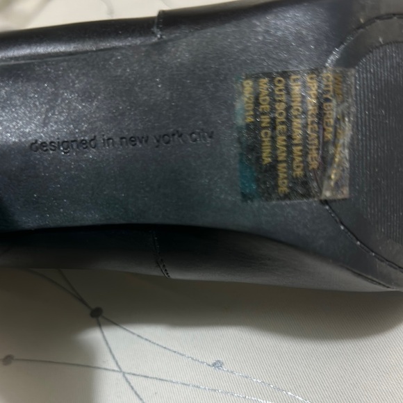 Kenneth Cole Reaction Black Heeled Boots with Textured Design - Picture 9 of 9